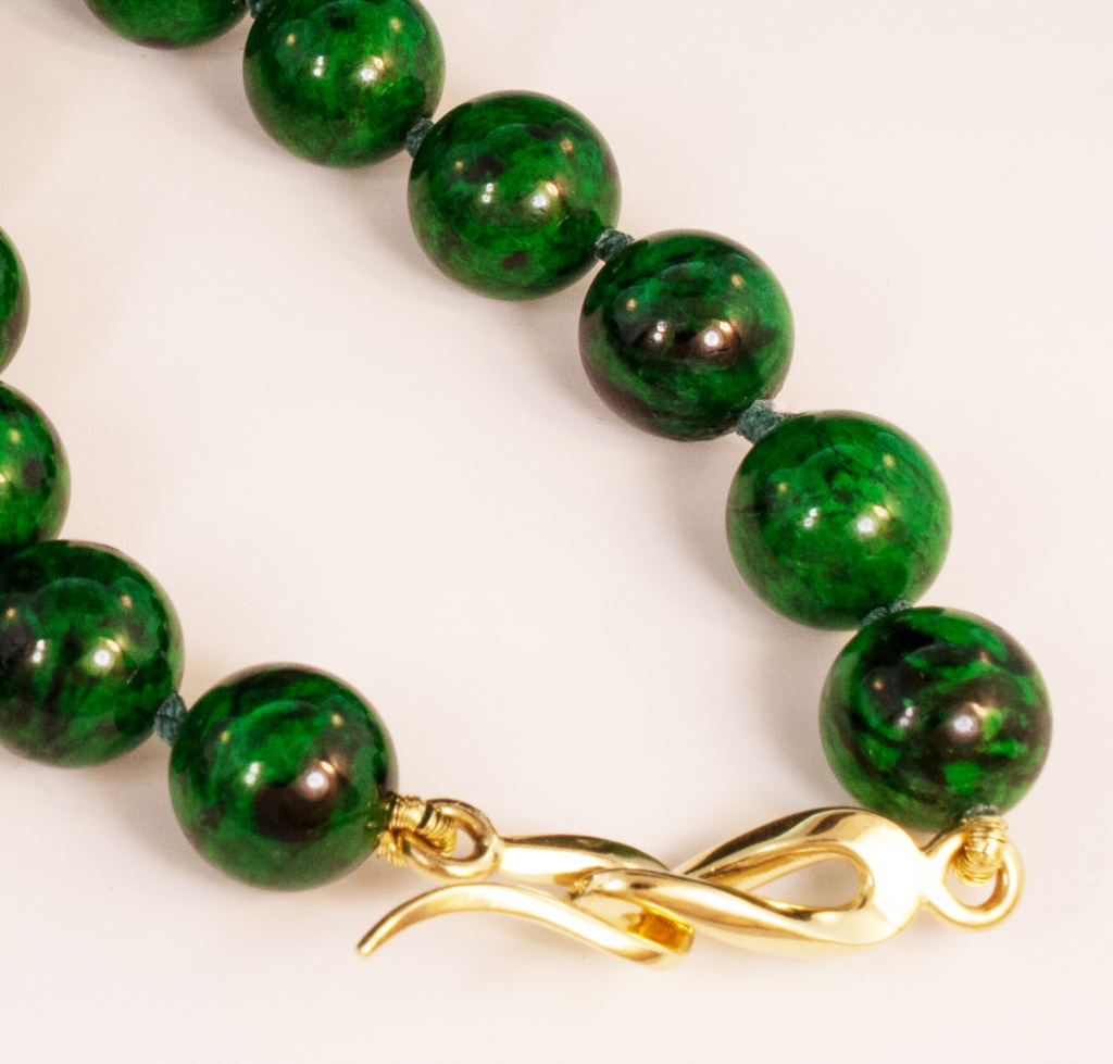 Maw Sit Sit Bead Strand, 18KY Clasp